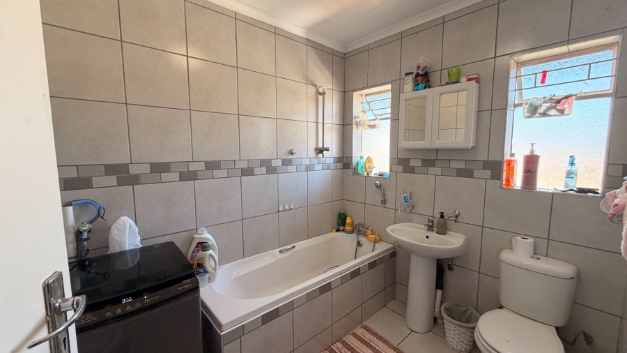 2 Bedroom Property for Sale in Kannoniers Park North West